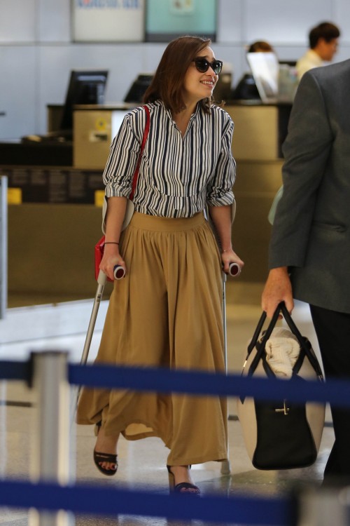 Emilia-Clarke-59021eb6519836f2b3fc1.jpg