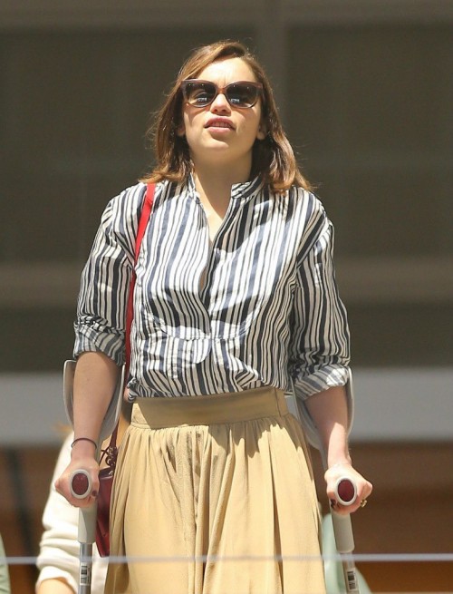 Emilia-Clarke-59028ca69cc22f6ef8816.jpg
