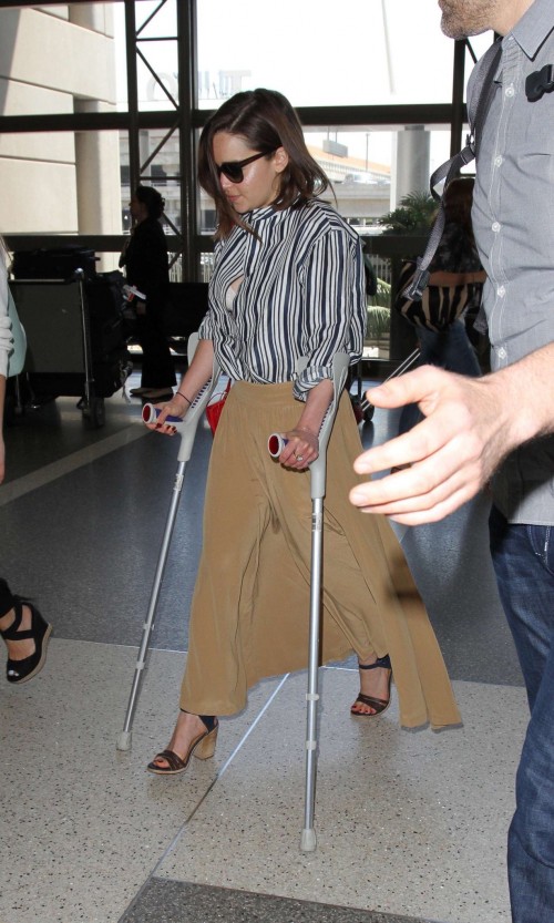 Emilia-Clarke-59043b75bfe5c7b2a1bed.jpg
