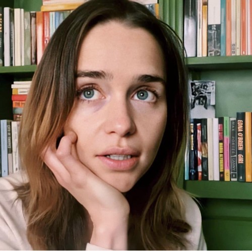 Emilia-Clarke-590536b90555c0b818c4c.jpg