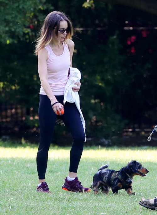 Emilia-Clarke-5906166485063f5d34f00.jpg