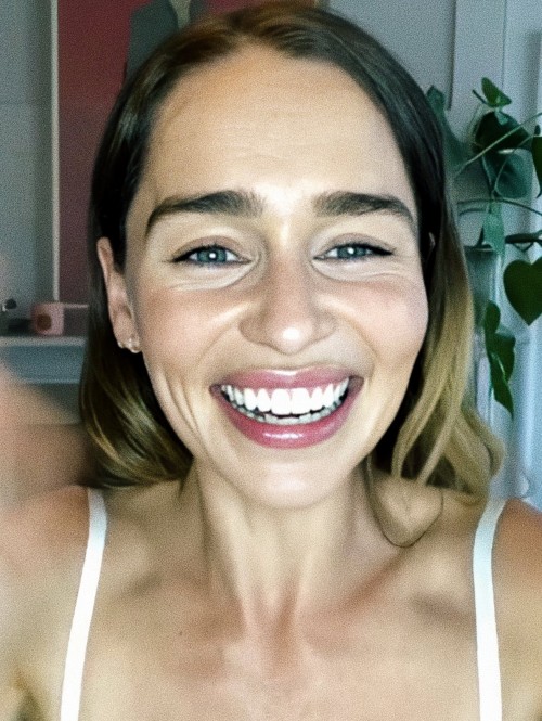 Emilia-Clarke-59070.jpg