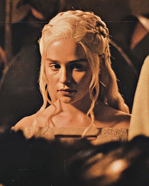 Emilia-Clarke-59175.jpg