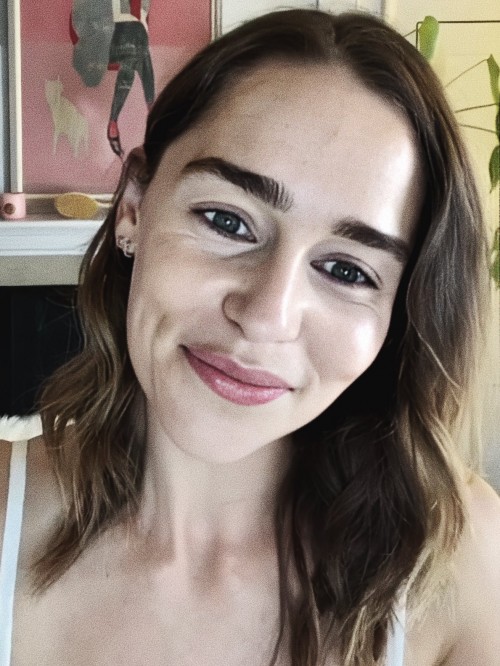 Emilia-Clarke-59223.jpg