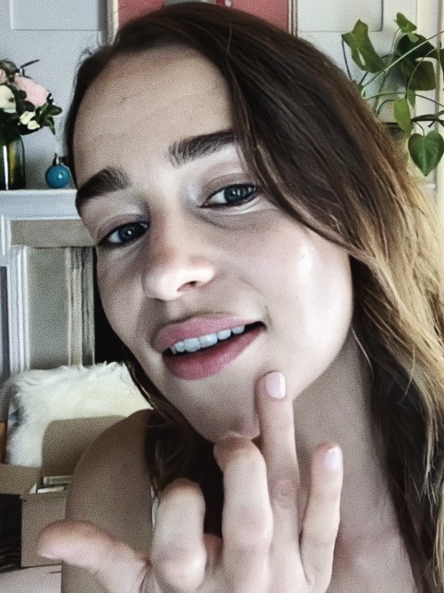 Emilia-Clarke-59224.jpg