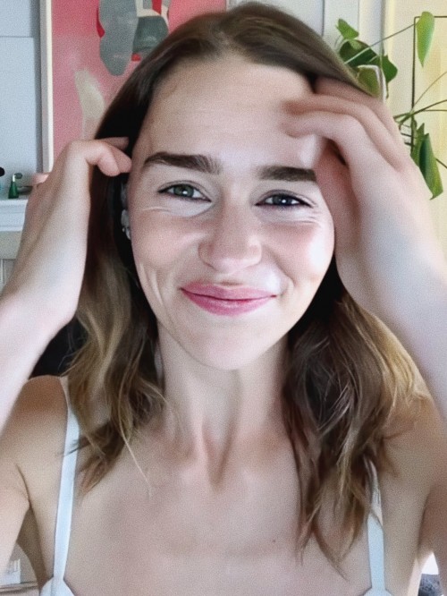 Emilia-Clarke-59241.jpg