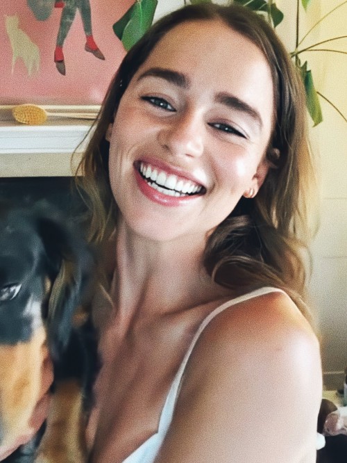 Emilia-Clarke-59276.jpg