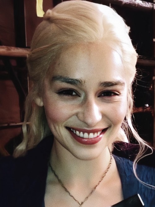 Emilia-Clarke-59323.jpg