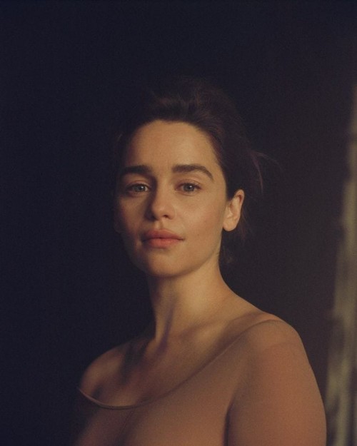 Emilia-Clarke-59352.jpg