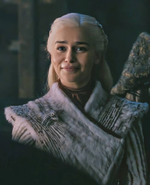 Emilia-Clarke-59369.jpg