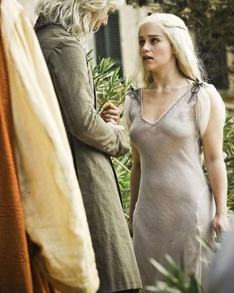 Emilia-Clarke-59385.jpg
