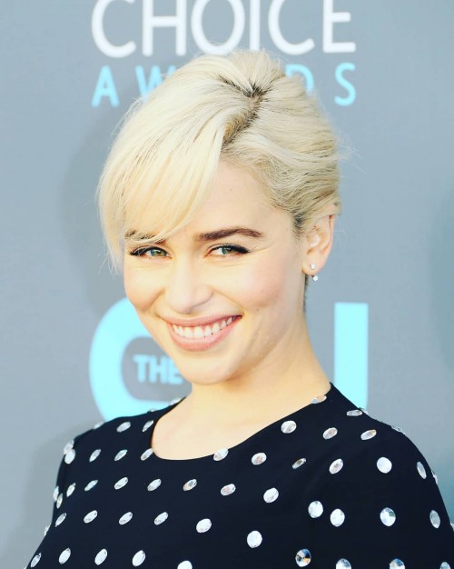 Emilia-Clarke-5998540fa95137bcb7c02.jpg