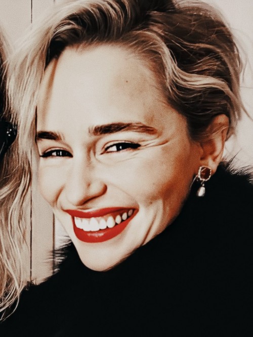 Emilia-Clarke-60010.jpg