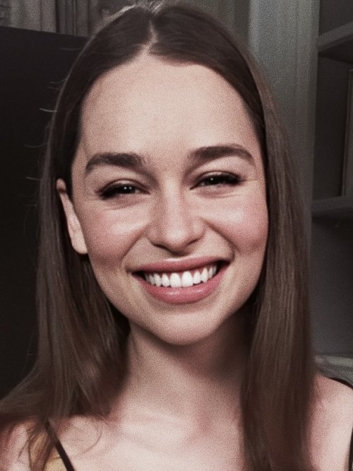 Emilia-Clarke-600110dac73a291ec5037.jpg