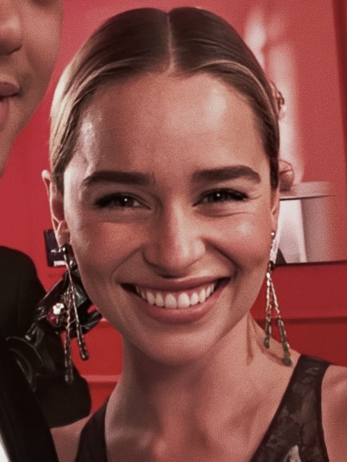 Emilia-Clarke-6001250d852cce388f73a.jpg