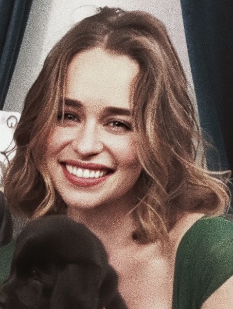 Emilia-Clarke-60013.jpg