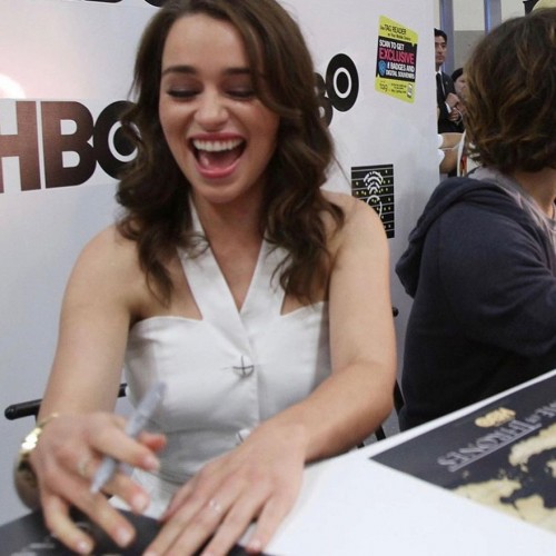 Emilia-Clarke-60017a8720de78d78b9e9.jpg