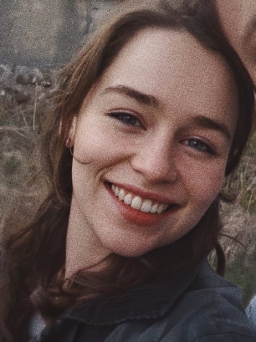 Emilia-Clarke-60018.jpg