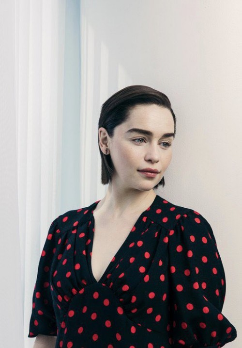 Emilia-Clarke-60068.jpg