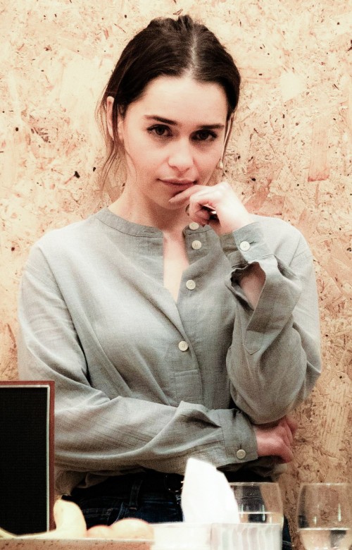 Emilia-Clarke-601055c767a922f3518ee.jpg