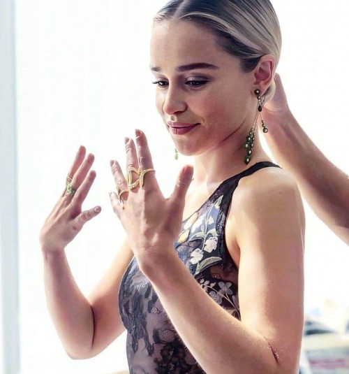 Emilia-Clarke-60140.jpg