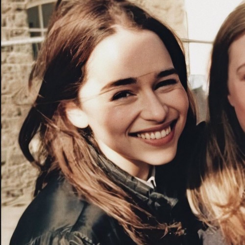 Emilia-Clarke-60170.jpg