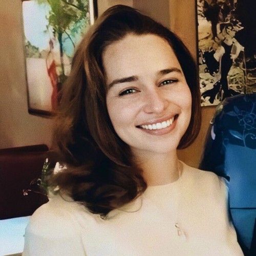 Emilia-Clarke-60171.jpg