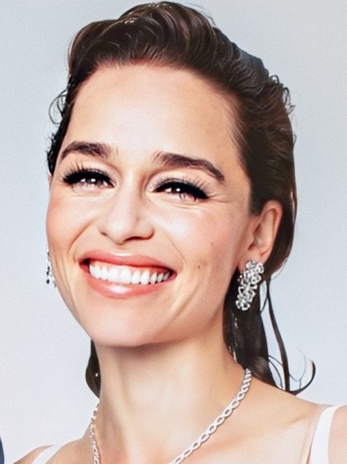 Emilia-Clarke-60283.jpg