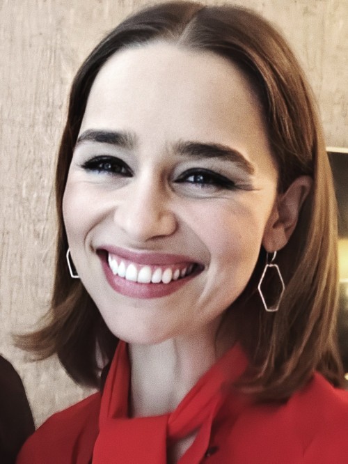 Emilia-Clarke-60286.jpg