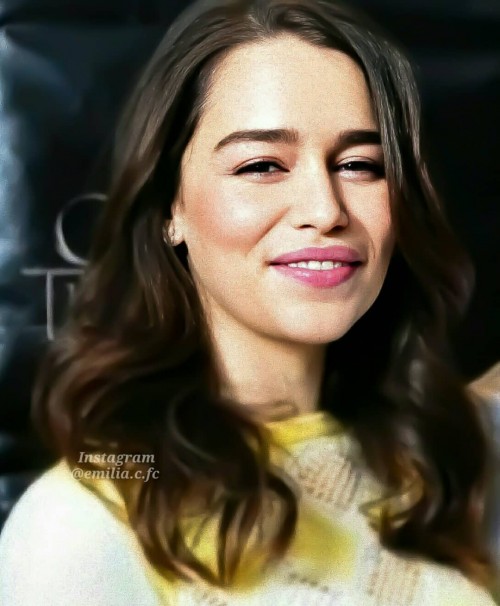 Emilia-Clarke-60339.jpg