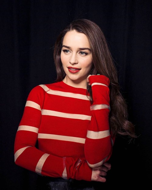 Emilia-Clarke-60386.jpg