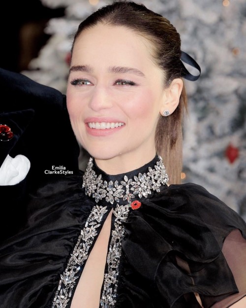 Emilia-Clarke-60701.jpg