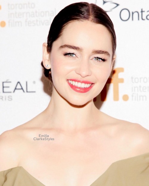 Emilia-Clarke-60702.jpg