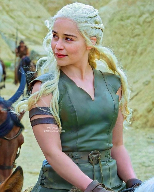 Emilia-Clarke-60715.jpg