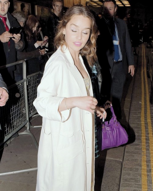 Emilia-Clarke-610165666290bec879e0d.jpg