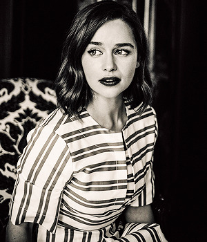 Emilia-Clarke-6102883b5a748c97a65f3.jpg