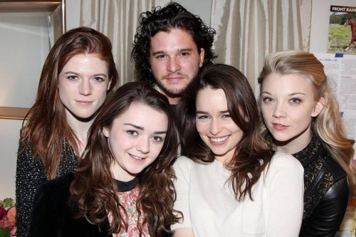 Emilia-Clarke-61034624b85be410f7ee1.jpg