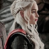 Emilia-Clarke-61047a6908908b3935275