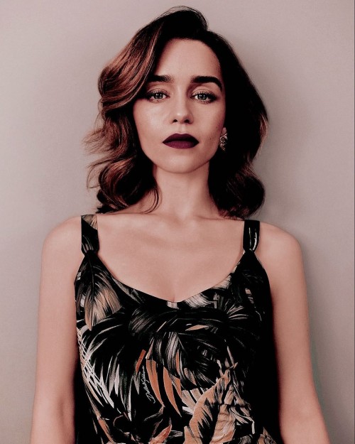 Emilia-Clarke-610608e7007dfecb88b41.jpg