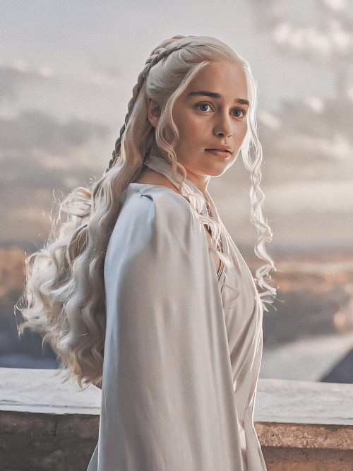 Emilia-Clarke-61062.jpg