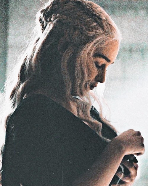 Emilia-Clarke-61062f9e8cf40fa5bbb0a.jpg