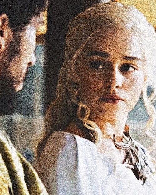 Emilia-Clarke-61063b26bb08e9b51eb8b.jpg