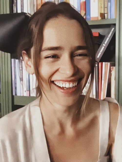 Emilia-Clarke-61075.jpg