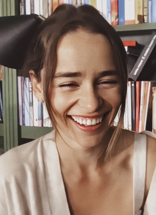 Emilia-Clarke-61077.jpg