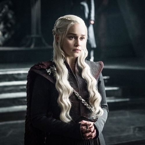Emilia-Clarke-6107785b58f7ba500bc7d.jpg