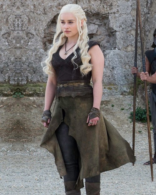 Emilia-Clarke-61082b4a6f0cff3ed81bc.jpg