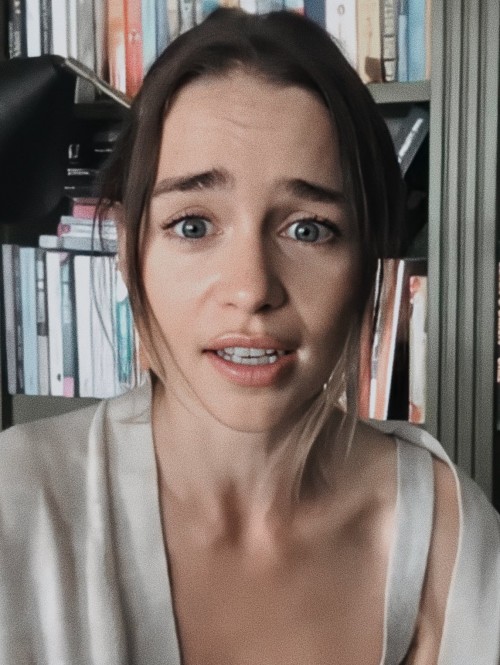 Emilia-Clarke-6108323cb0430a7a02c2e.jpg
