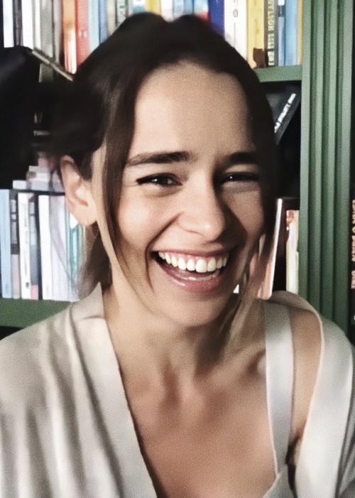 Emilia-Clarke-610907ac12d63bf52b573.jpg