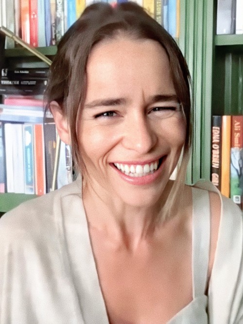 Emilia-Clarke-610947649c18c8ade3251.jpg
