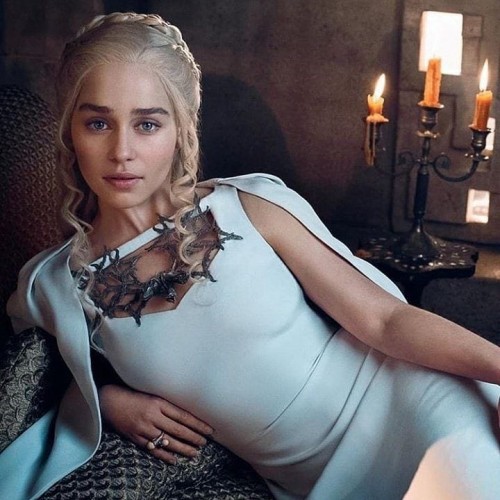 Emilia-Clarke-61243.jpg